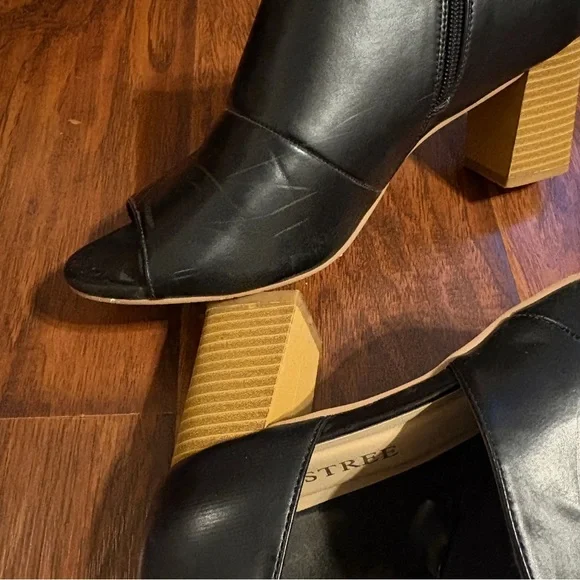 Black Peep-Toe Ankle heels - Picture 7 of 7